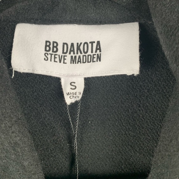 BB Dakota by Steve Madden Womens Size Small Fringe Off Coat in Black NWT - Picture 3 of 6